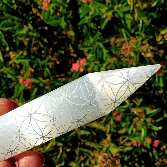 Luminous Thick Selenite Wand Etched with Flower of Life - Picture 5 of 13